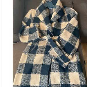 Black & Tan Color Belted Coat; Size Large